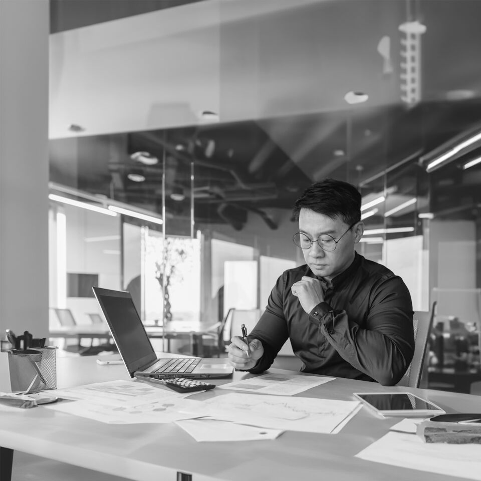 SINGLE-IMAGE_man_working_at_desk_jan24