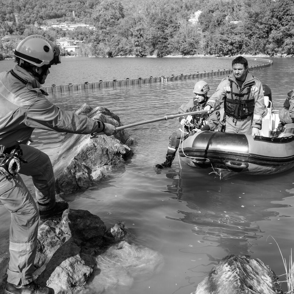 SINGLE-IMAGE_engineers-on-life-boat-in-lake_jul24