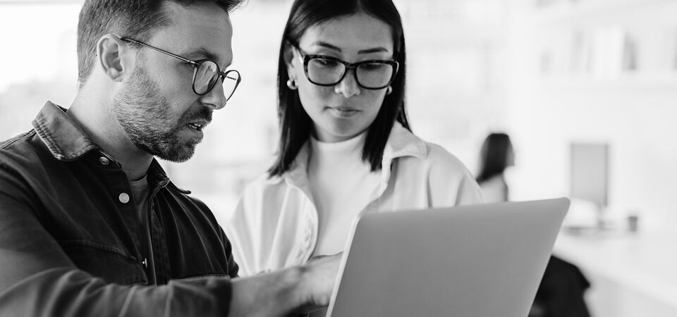 SINGLE-IMAGE_design-professionals-using-a-laptop_jul25