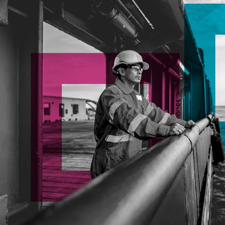 SINGLE-IMAGE_squares-marine-worker-at-the-rail_aug24