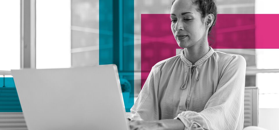 SINGLE-IMAGE_squares-usiness-women-with-laptop_apr25