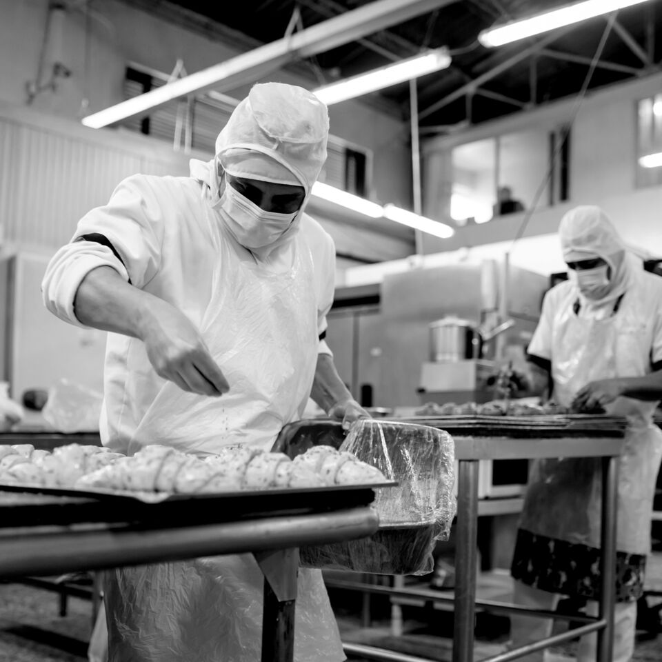 SINGLE-IMAGE_workers-in-bakery-preparing-pastries_nov23