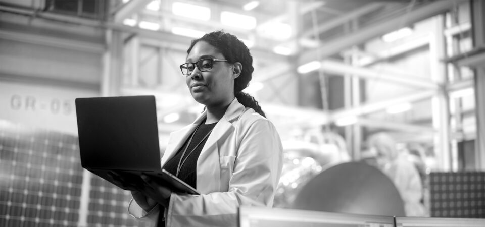 SINGLE-IMAGE_lady-with-laptop-factory_feb24