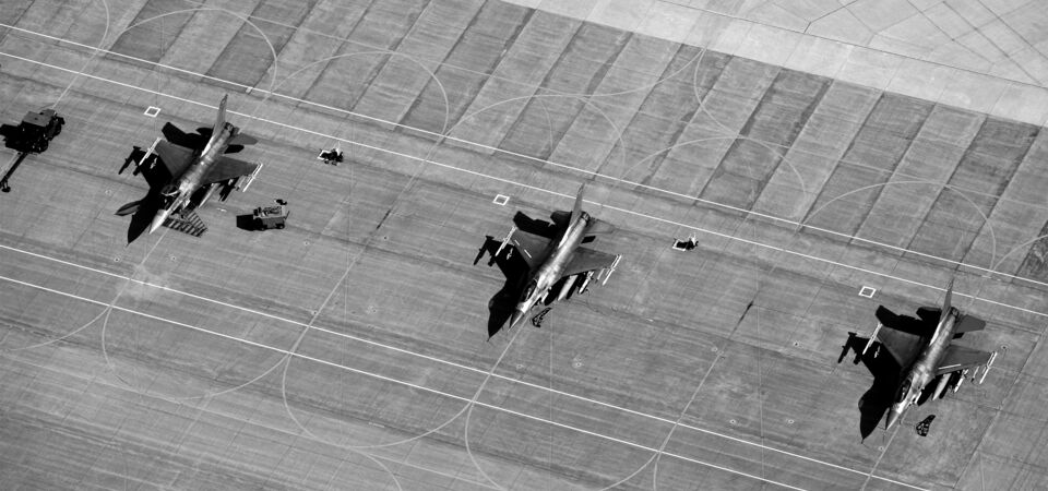 SINGLE-IMAGE_grounded-fighter-jets_mar24