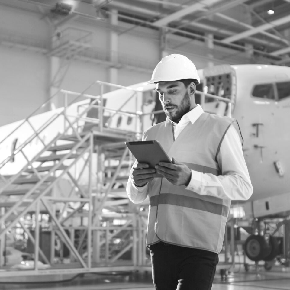 SINGLE-IMAGE_aircraft-maintenance-mechanics_jun25