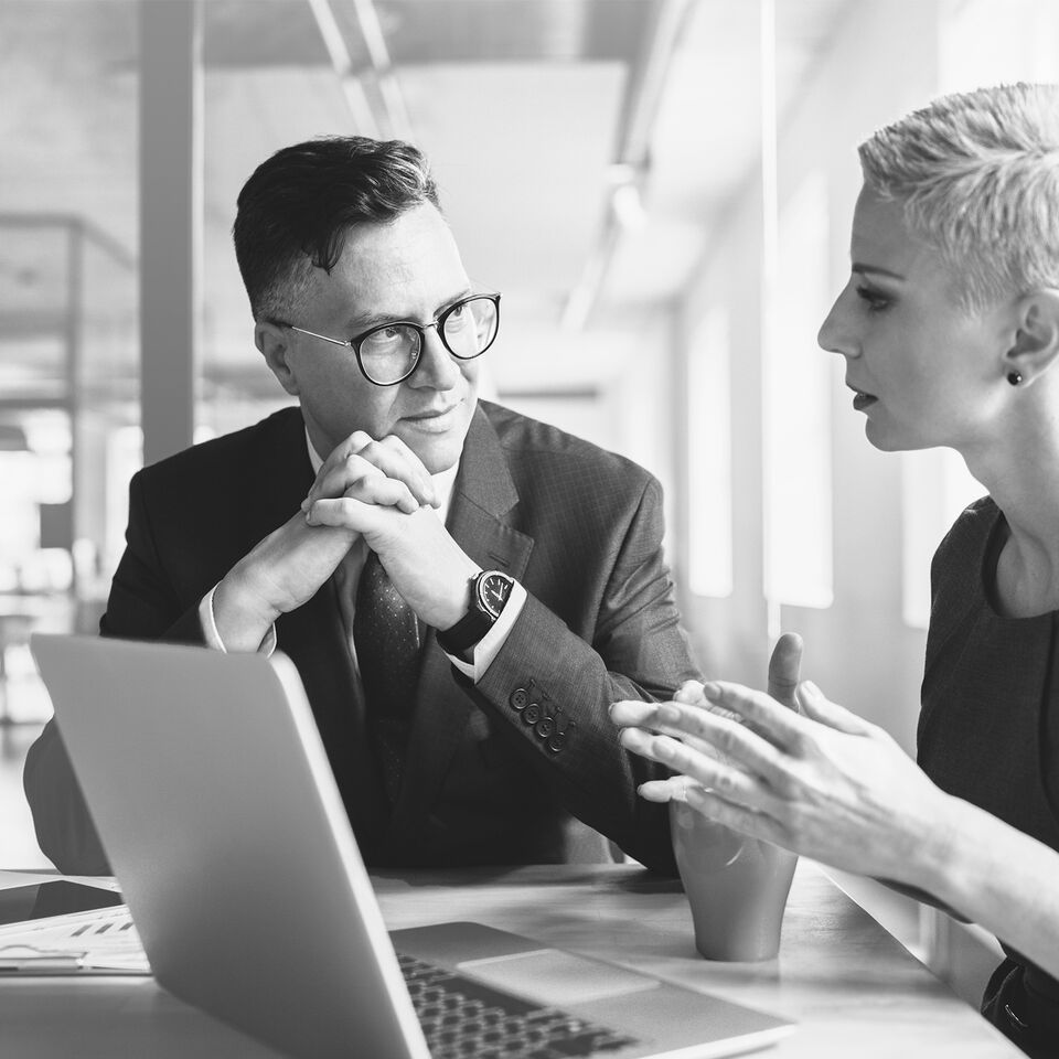 SINGLE-IMAGE_business-employees-discuss-financial-report-with-laptop_feb25