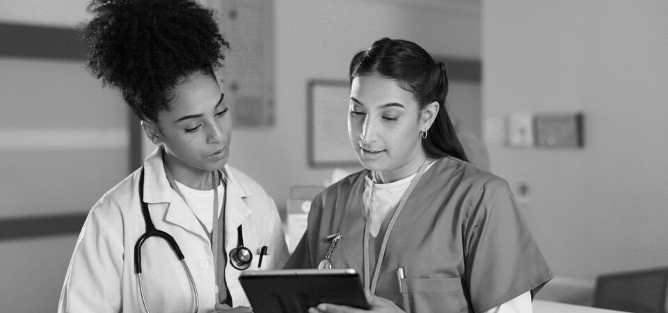 SINGLE-IMAGE_doctor-and-nurse-consult-tablet_aug25