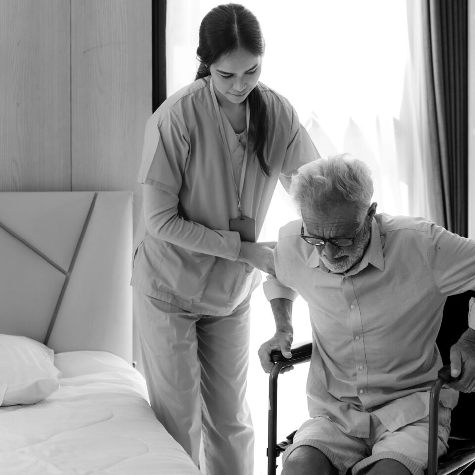 SINGLE-IMAGE_carer-helps-elderly-man_aug24