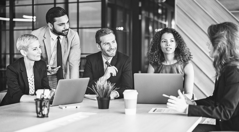 SINGLE-IMAGE_employees-meeting_jul24